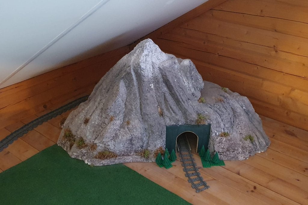 Grote berg met spoortunnel – modelspoor / LEGO trein, Ophalen, City, Overige typen, Zo goed als nieuw