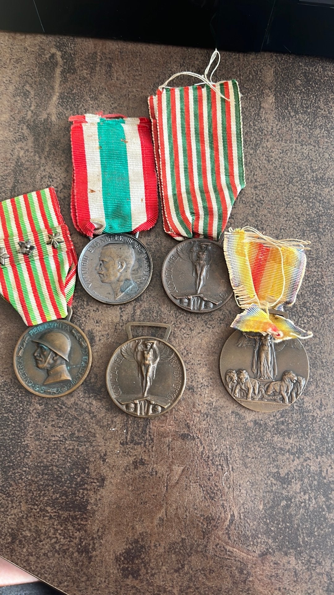 Wo1  6 Italiaanse medailles met 4 gespen., Verzamelen, Militaria | Algemeen, Ophalen of Verzenden, Landmacht, Overige gebieden