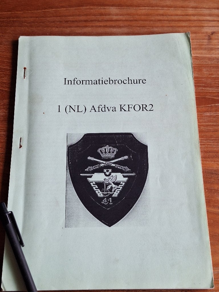informatie brochure Kfor 2 kosovo, Ophalen of Verzenden, Tweede Wereldoorlog, Gelezen, Overige onderwerpen
