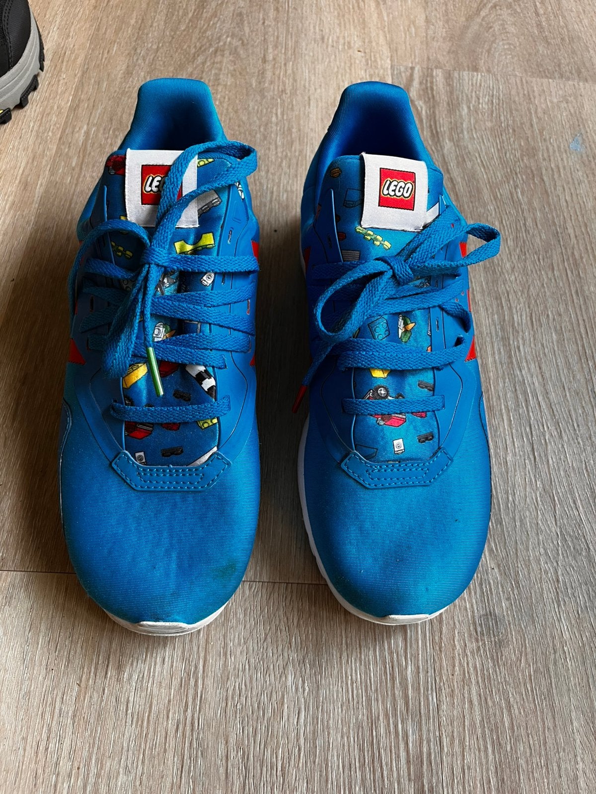 Prachtige adidas lego schoenen, Schoenen, Ophalen of Verzenden, Zo goed als nieuw, Jongen