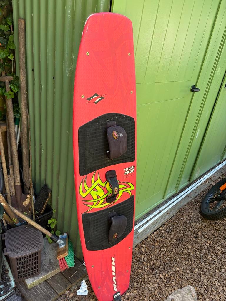 Naish Kiteboard/Wakeboard - Rood met Gele Details, Watersport en Boten, Kitesurfen, Verzenden, Gebruikt, Overige typen