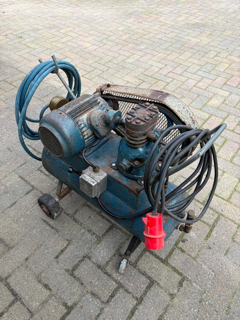 Schuurvondst compressor, Ophalen, Gebruikt, 6 tot 10 bar, Minder dan 200 liter/min
