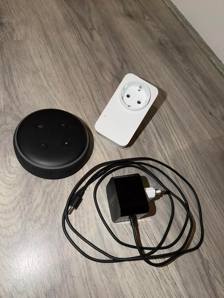Amazon Echo Dot (3e generatie) - Zwart + Smart Wifi Plug, Overige merken, Overige typen, Ophalen of Verzenden, Zo goed als nieuw