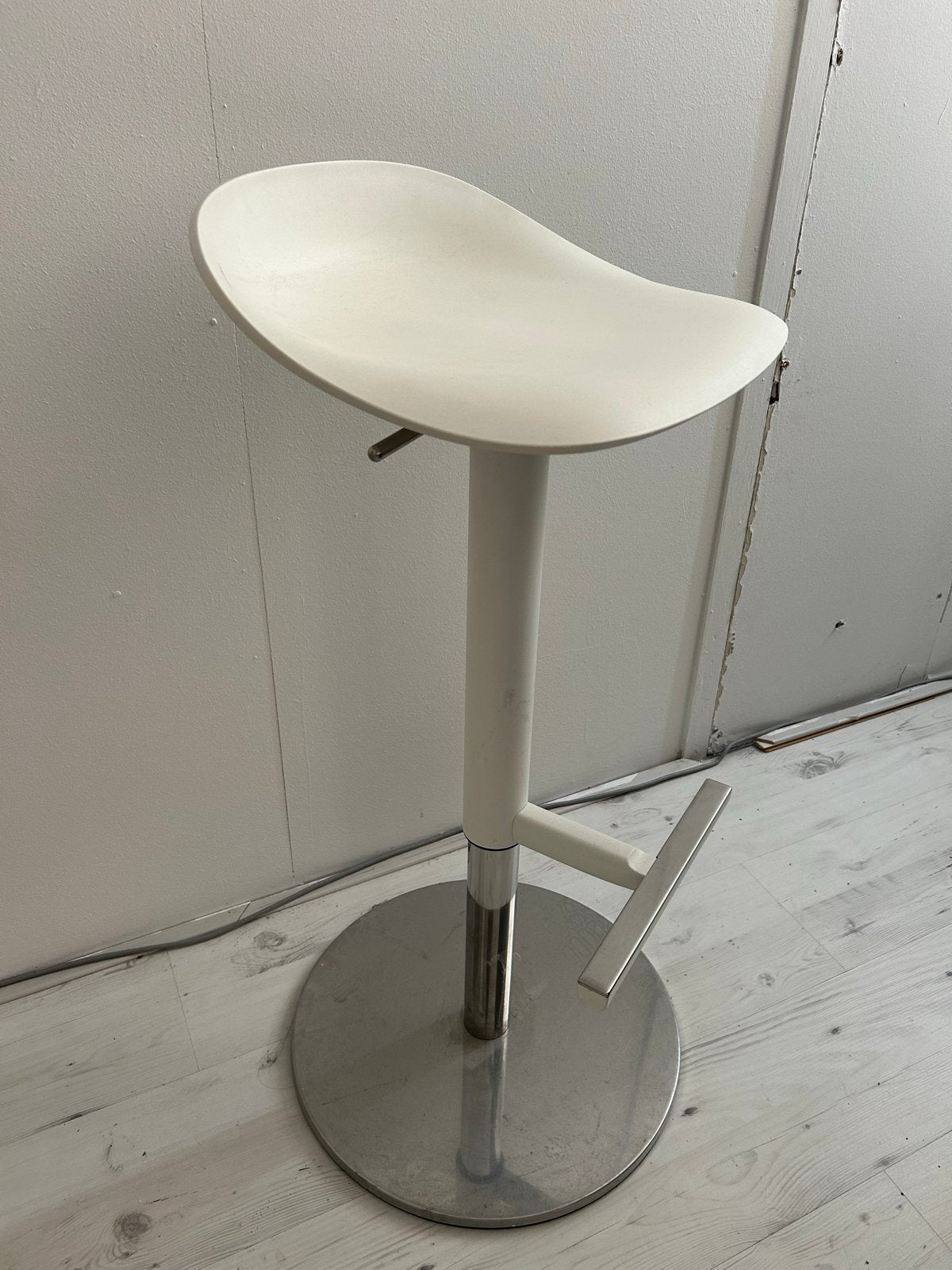 Ikea Janing barkrukken wit, in hoogte verstelbaar (3 stuks), Ophalen, Kunststof, Gebruikt, In hoogte verstelbaar