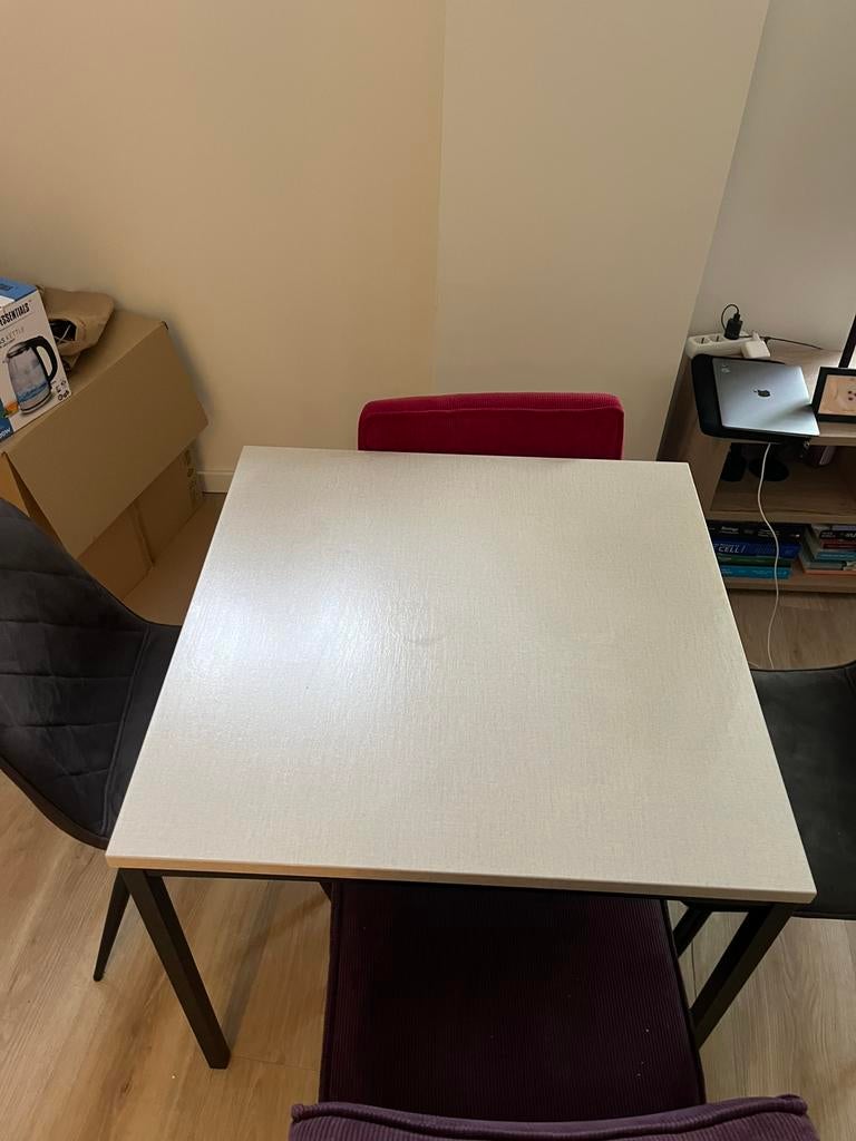 Vierkante creme kleurige eettafel, Ophalen, Zo goed als nieuw, Vierkant, 50 tot 100 cm
