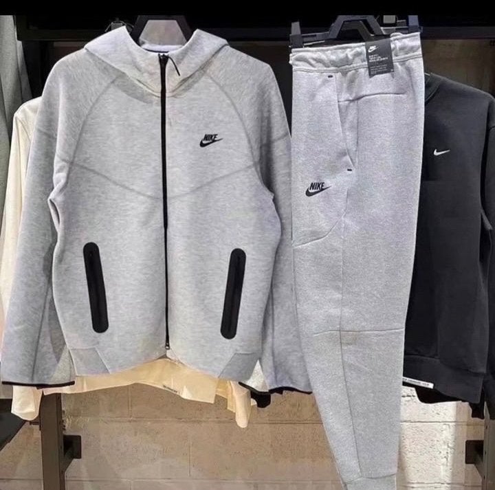 Nike Tech Fleece Trainingspak - Grijs maat M, Maat 48/50 (M), Ophalen of Verzenden, Zo goed als nieuw, Grijs
