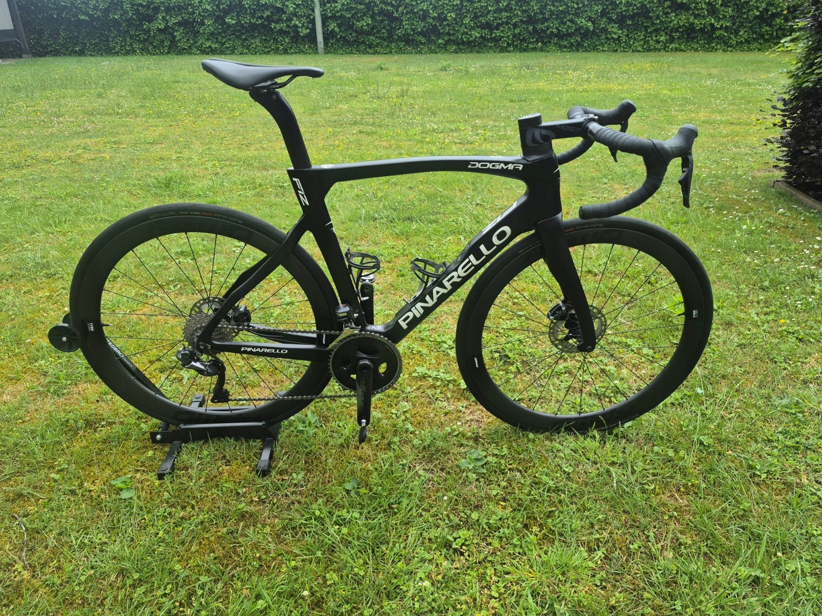 Originele Pinarello Dogma F12, zwart, 28 inch, Gebruikt, Carbon, Meer dan 20 versnellingen