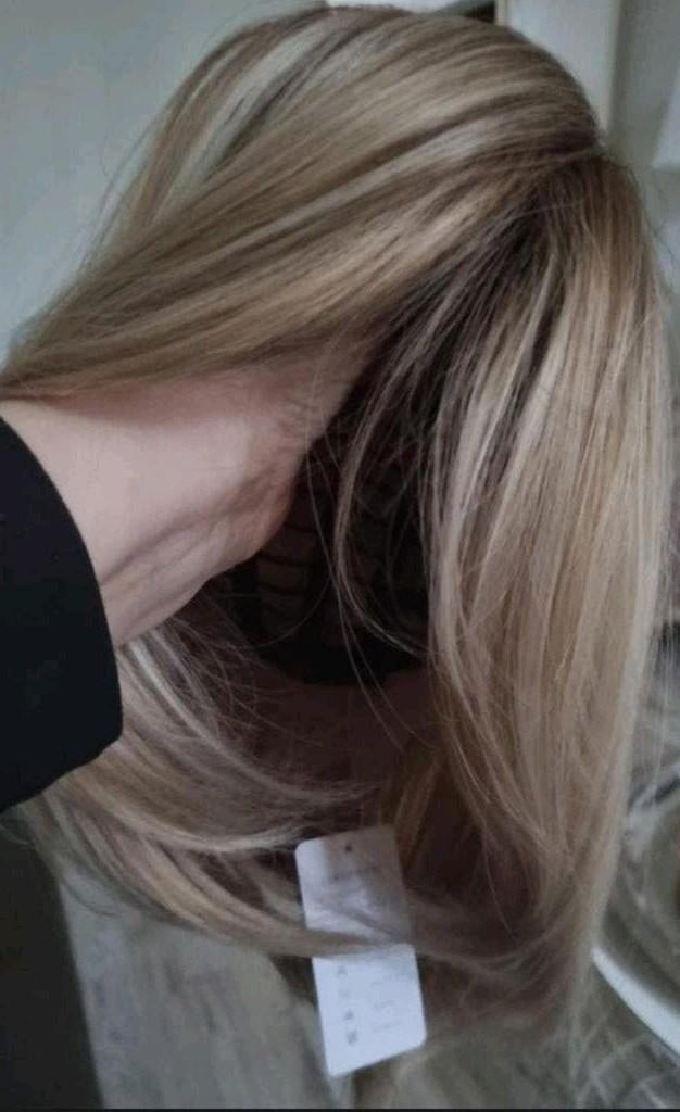 Blond haarwerk/ pruik met lichte highlights., Ophalen of Verzenden, Nieuw, Pruik of Haarverlenging