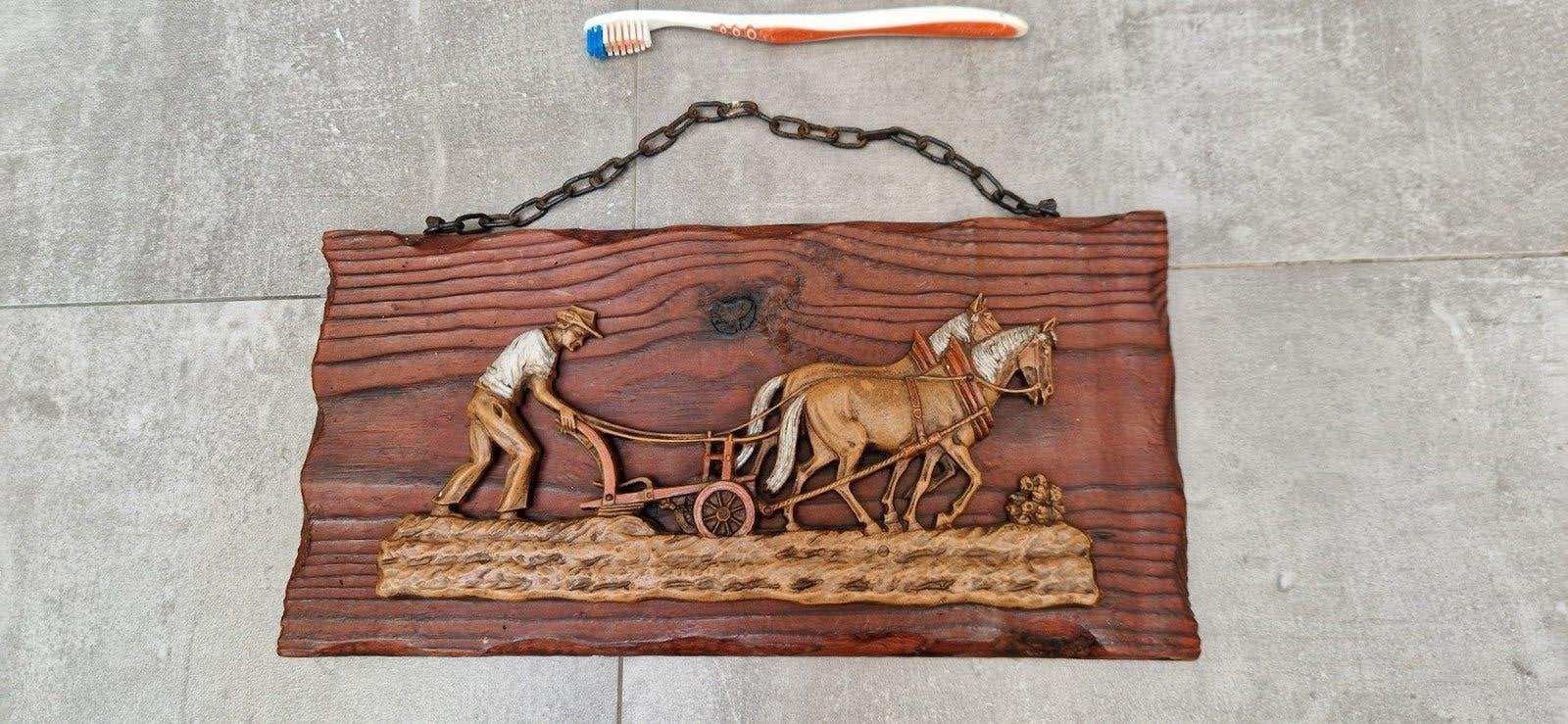 Houten wanddecoratie: Boer met paarden aan het ploegen, Ophalen of Verzenden