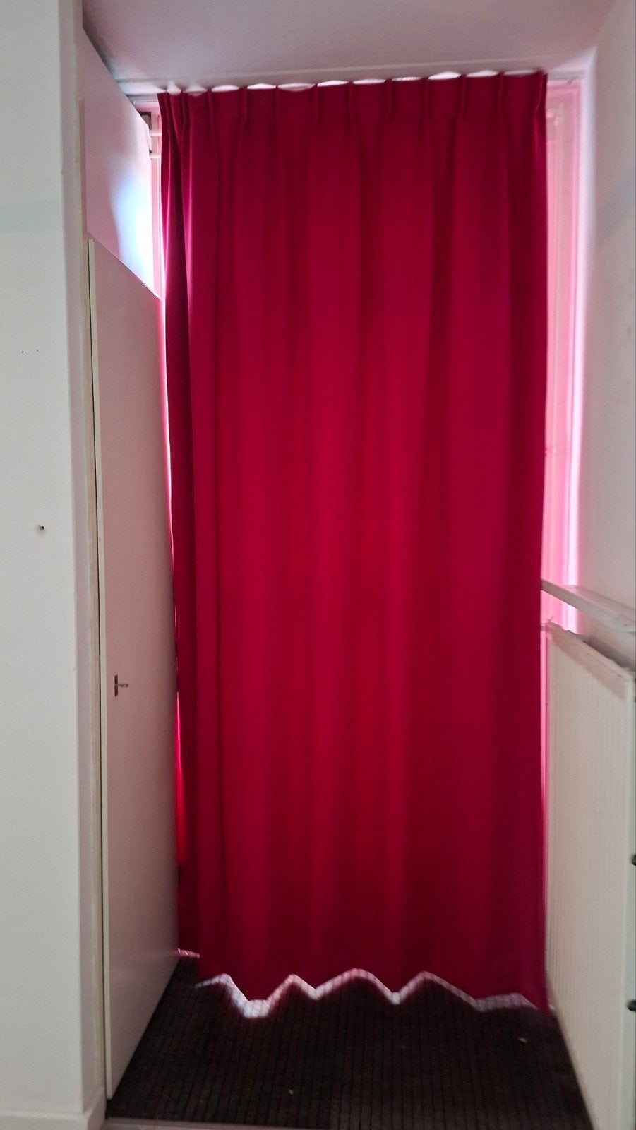 te koop: gordijn (verduisterende stof) 120 cm br.x 255 lang, Huis en Inrichting, 120 cm, Gebruikt, Fluweel, 255 cm