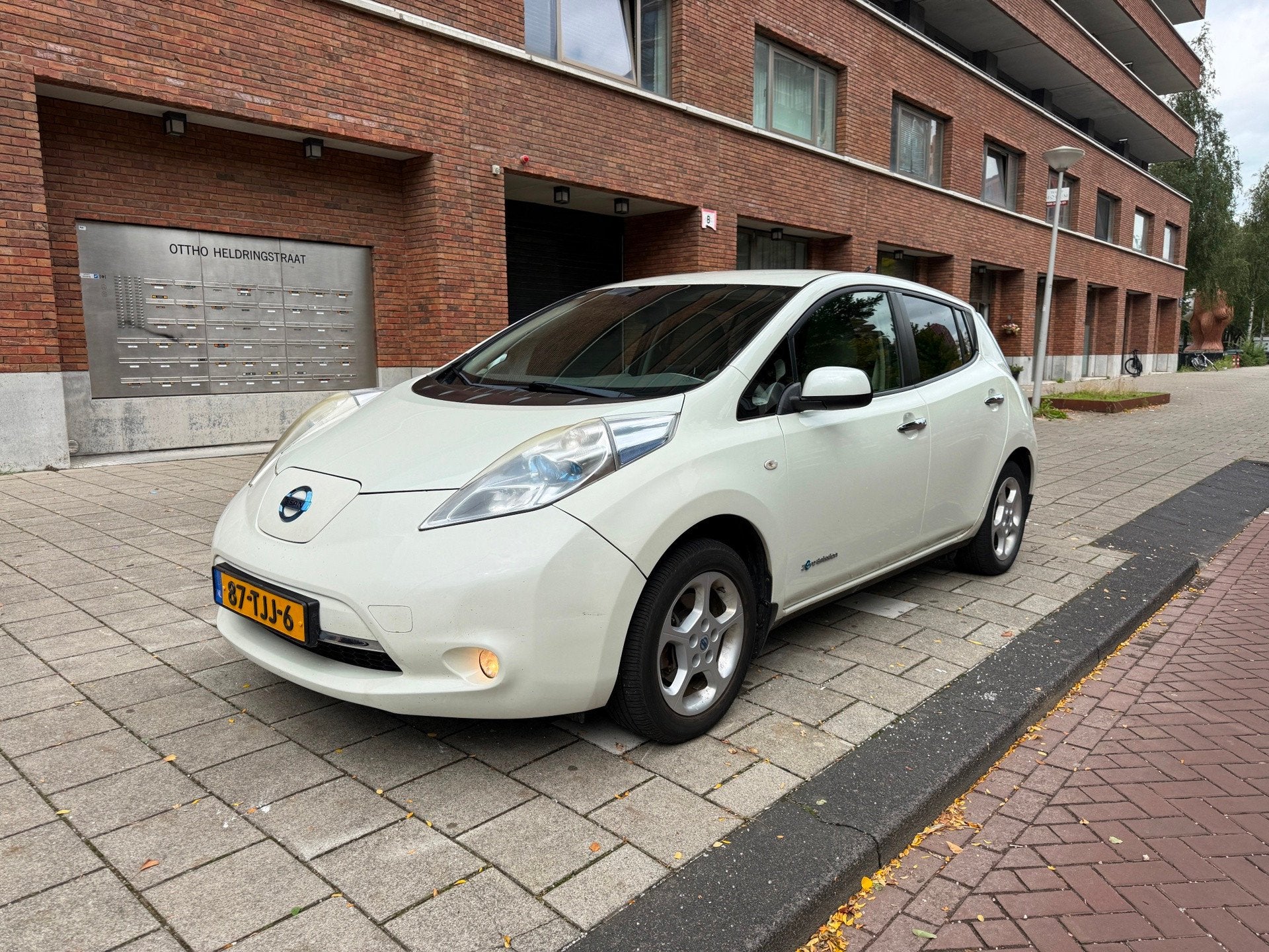 Nissan LEAF Base+ 24 kWh NAP White Metallic Leder Camera, Dealer onderhouden, Gebruikt, Wit, 1500 kg