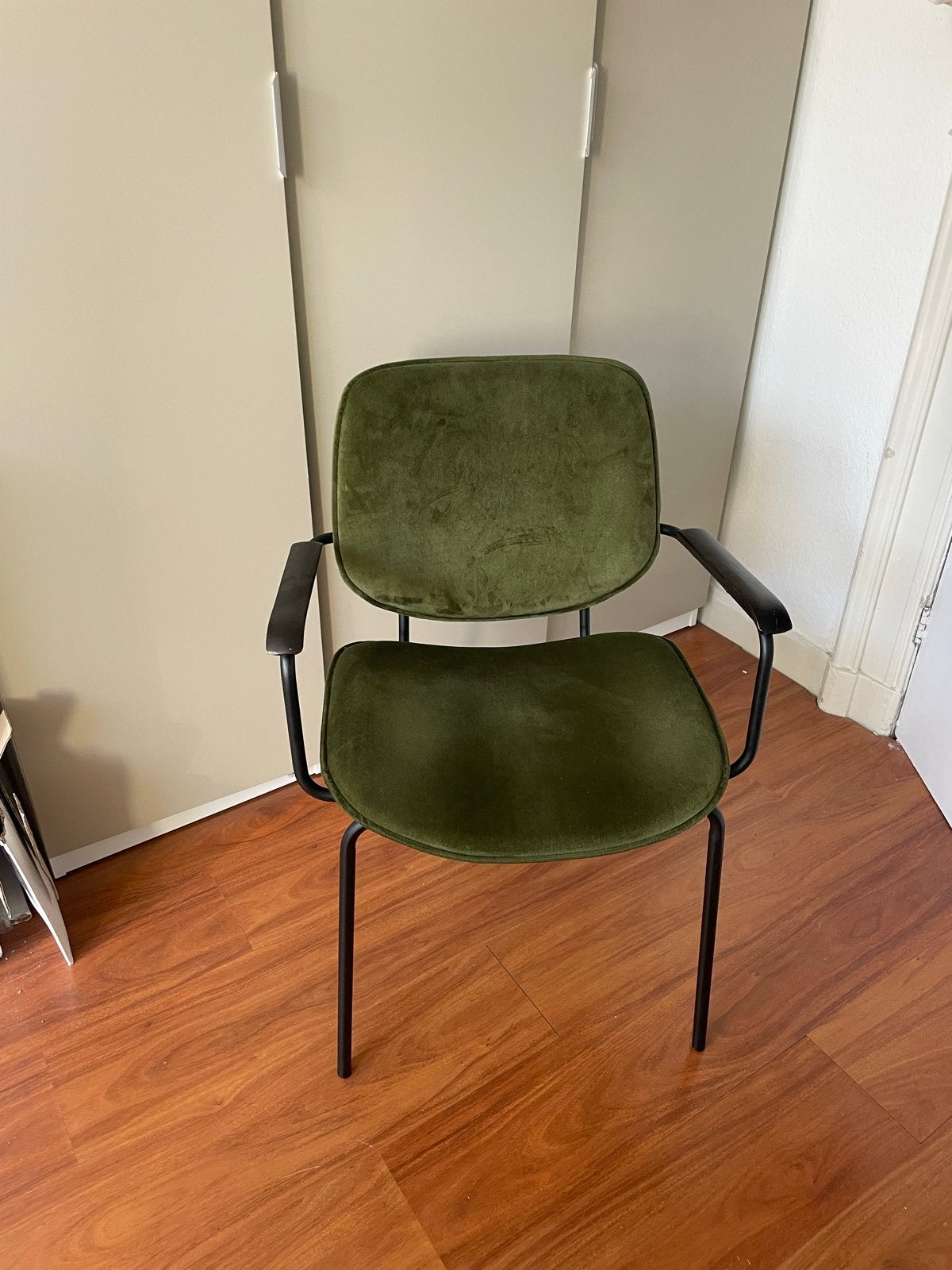 Groene fluwelen stoel met armleuningen, Huis en Inrichting, Stoelen, Ophalen, Overige kleuren, Zo goed als nieuw, Metaal