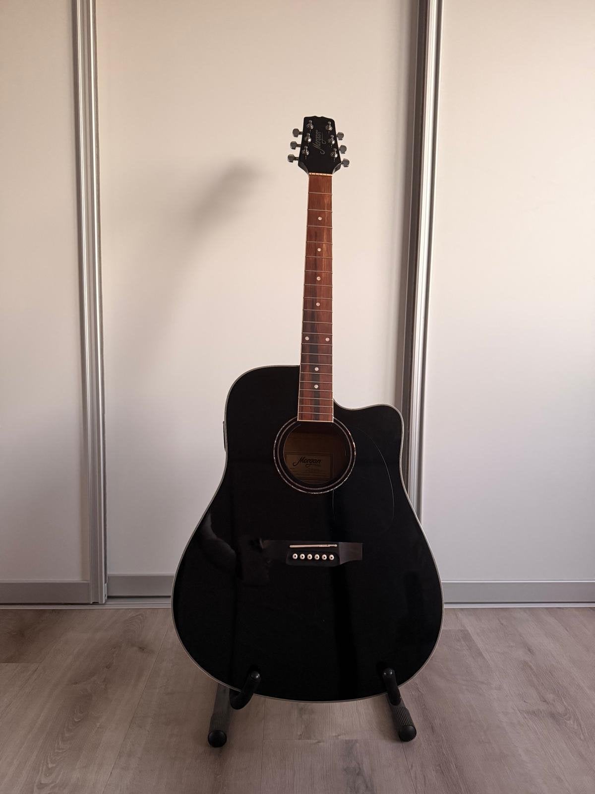 Morgan W 104 CE BK Westerngitaar met ingebouwde tuner, Ophalen, Zo goed als nieuw, Western- of Steelstringgitaar, Met (piezo-)element