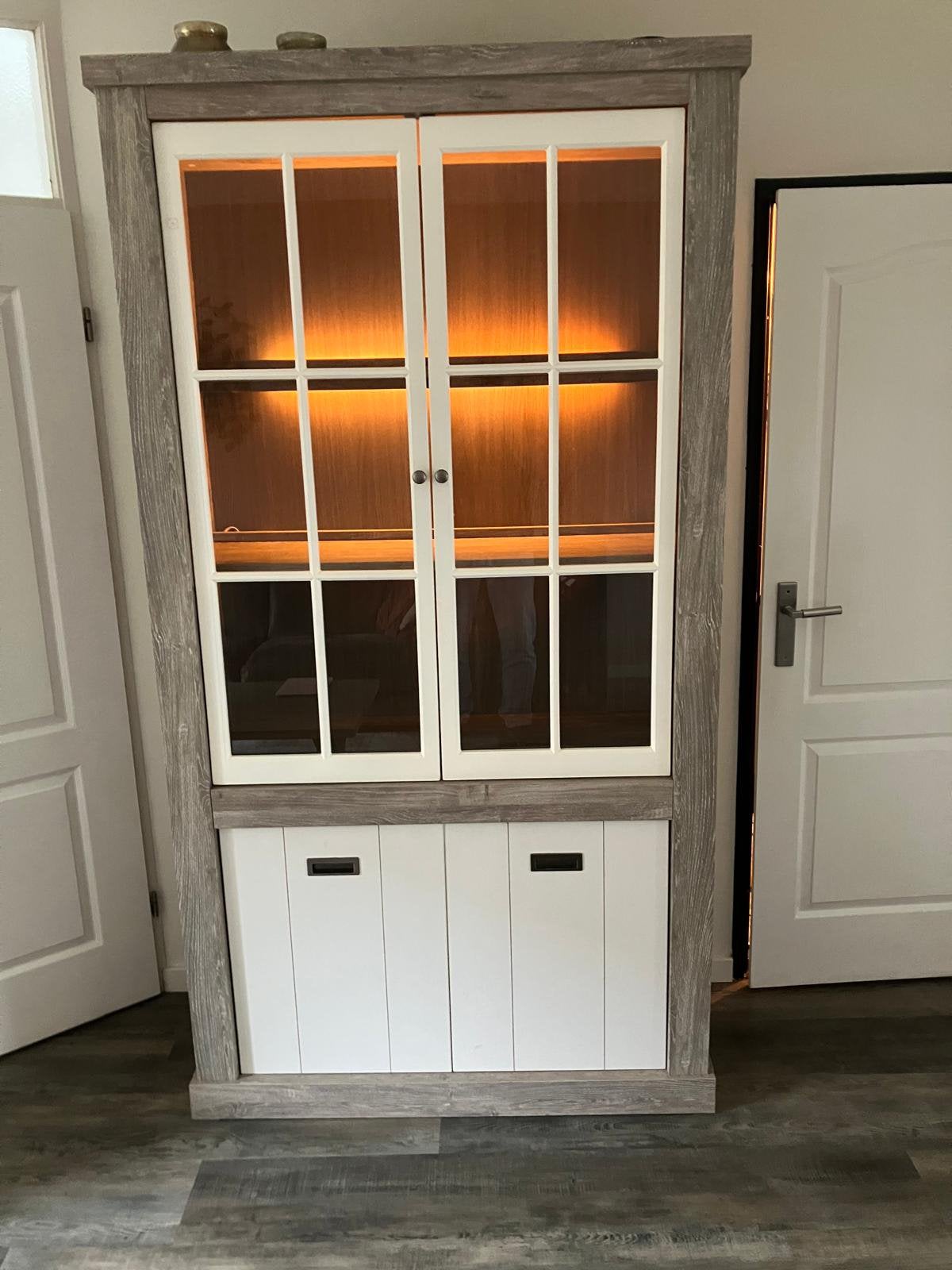 Vitrinekast met verlichting, Huis en Inrichting, Ophalen, Zo goed als nieuw, 25 tot 50 cm, 200 cm of meer