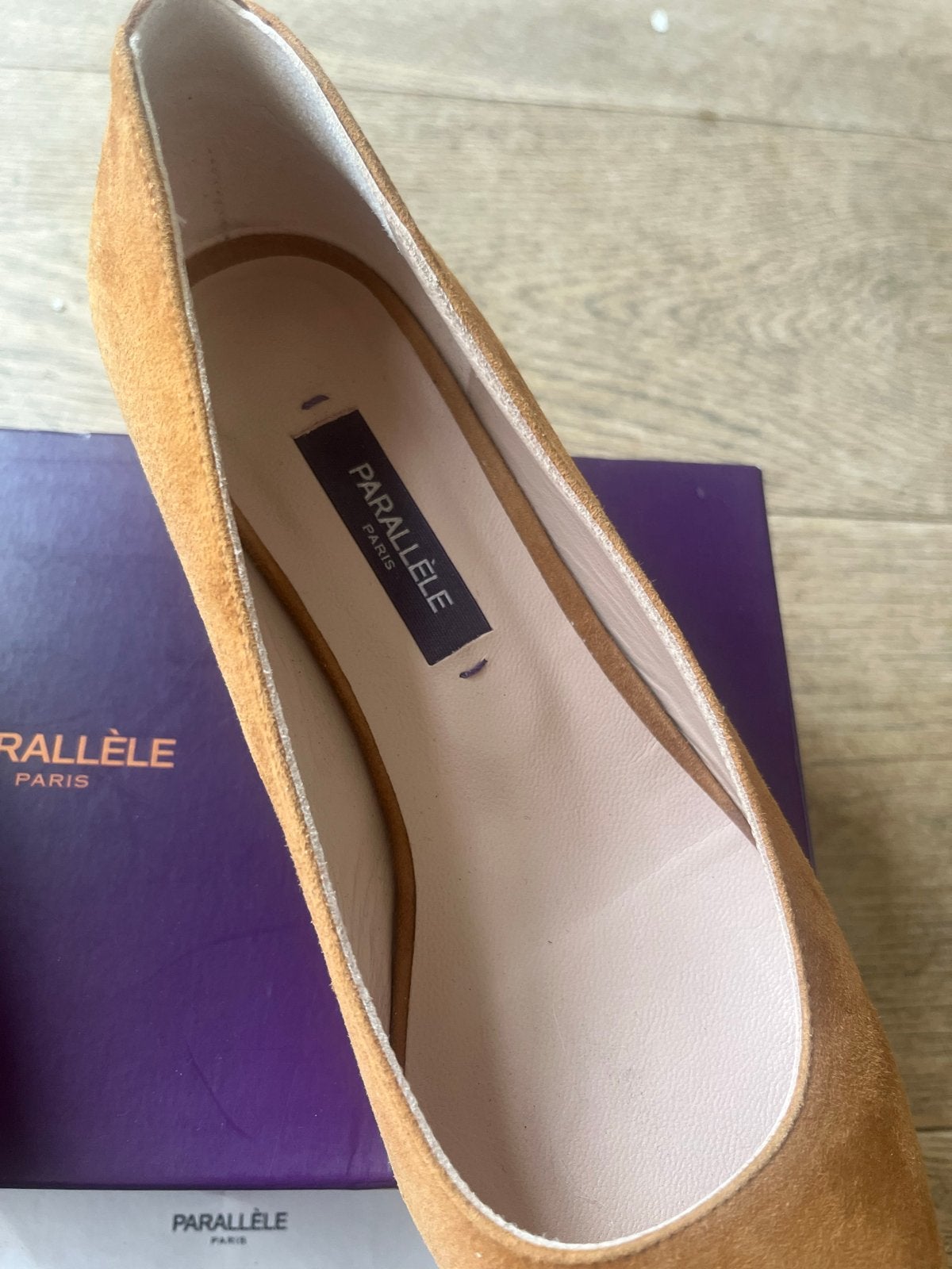 Parallèle Paris suède pumps 37,5 - Zo goed als nieuw, Pumps, Beige, Ophalen of Verzenden, Zo goed als nieuw