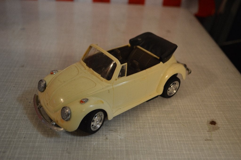 gebouwde bouwkit vw kever cabrio 1;24, Ophalen of Verzenden, Gebruikt, Bburago