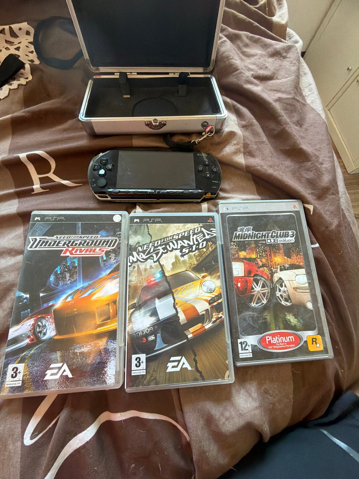 PSP met 3 spellen en extra geheugenkaart met oplader, Spelcomputers en Games, Zwart, Ophalen of Verzenden, PSP, Gebruikt
