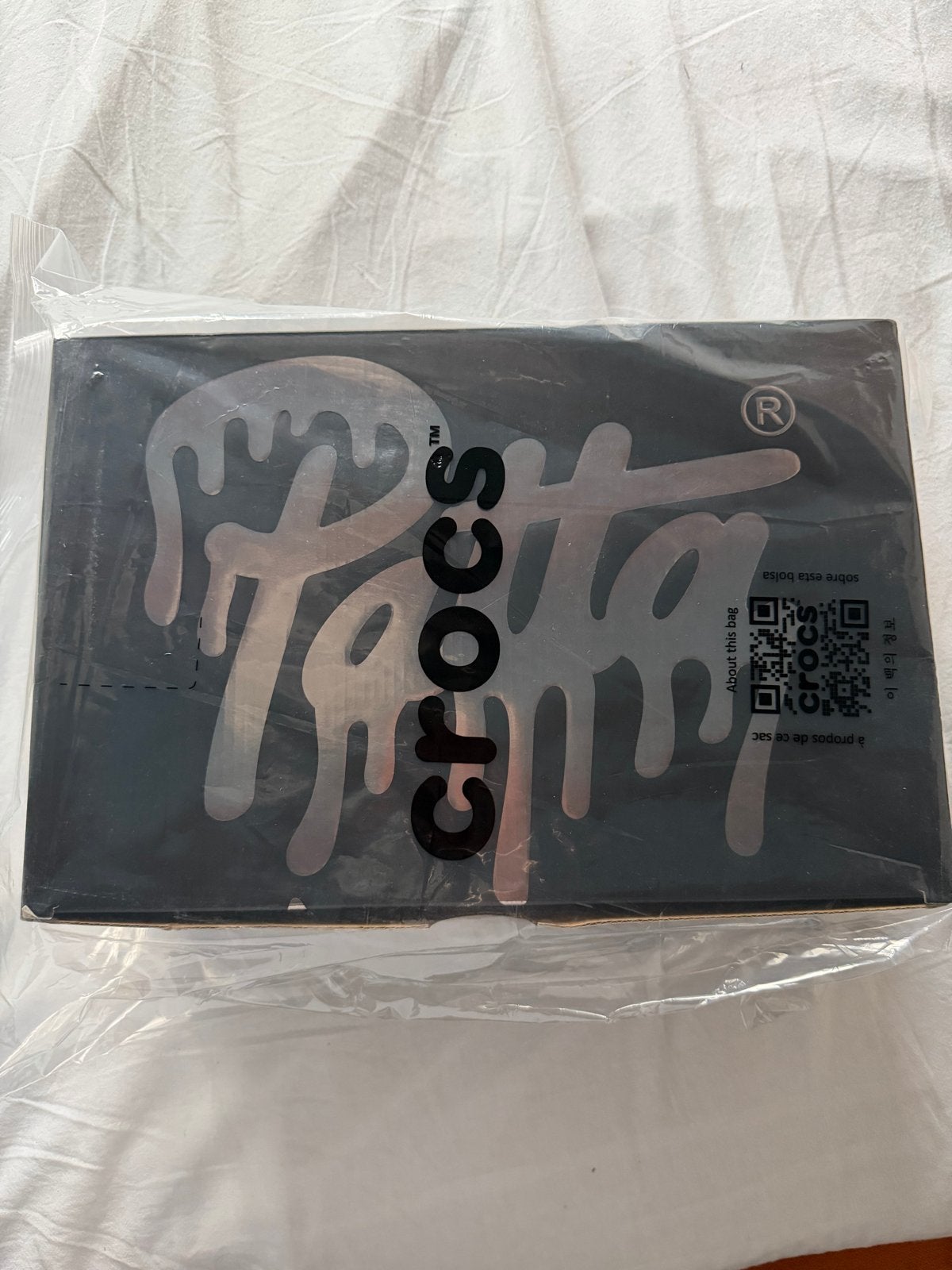 Patta x Crocs Classic Clog (Zwart) 45-46, Ophalen of Verzenden, Nieuw, Zwart, Slippers