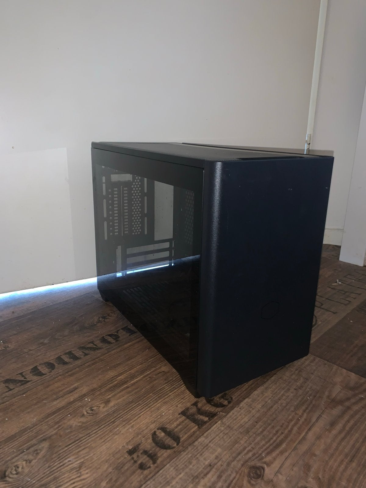 Pc kast - Cooler Master MasterBox Q300L, Computers en Software, Computerbehuizingen, Zo goed als nieuw, Ophalen
