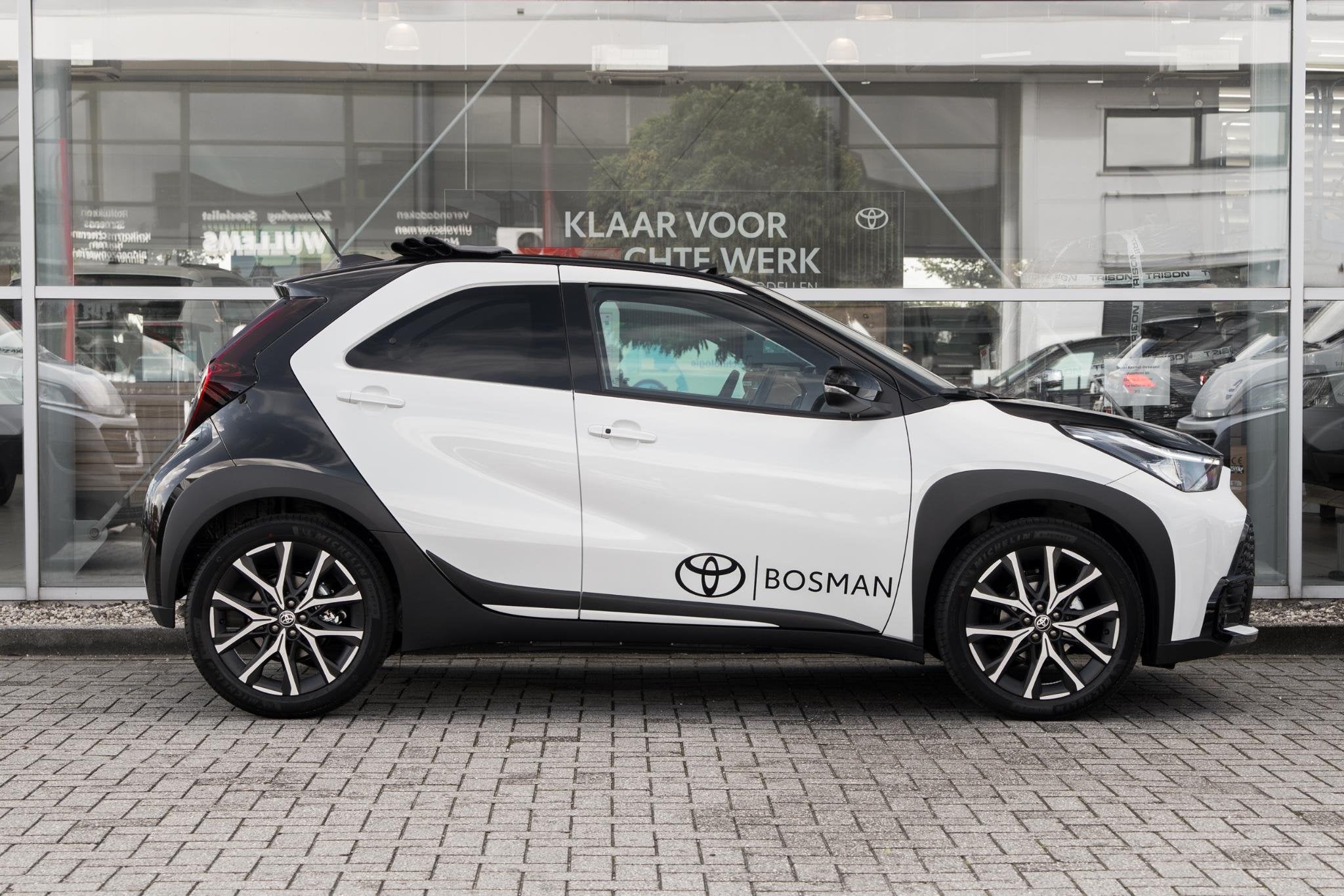 Toyota Aygo X Hybrid 115 GR Sport, Auto's, Automatische klimaatregeling, Stof, Gebruikt, Euro 6