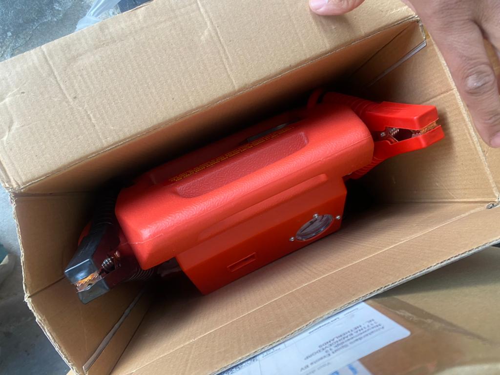 Carpoint Jumpstarter met compressor 12V, Auto diversen, Jumpstarters, Ophalen of Verzenden, Nieuw