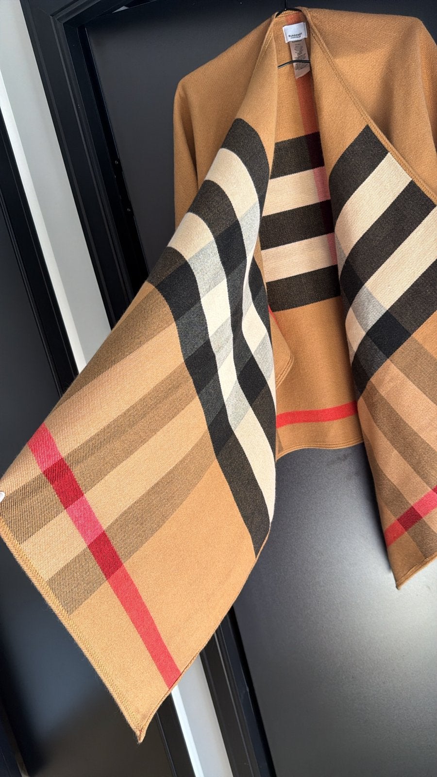 Burberry Omkeerbare Wollen Poncho Cape, Kleding | Dames, Truien en Vesten, Zo goed als nieuw, Maat 38/40 (M), Beige, Ophalen of Verzenden