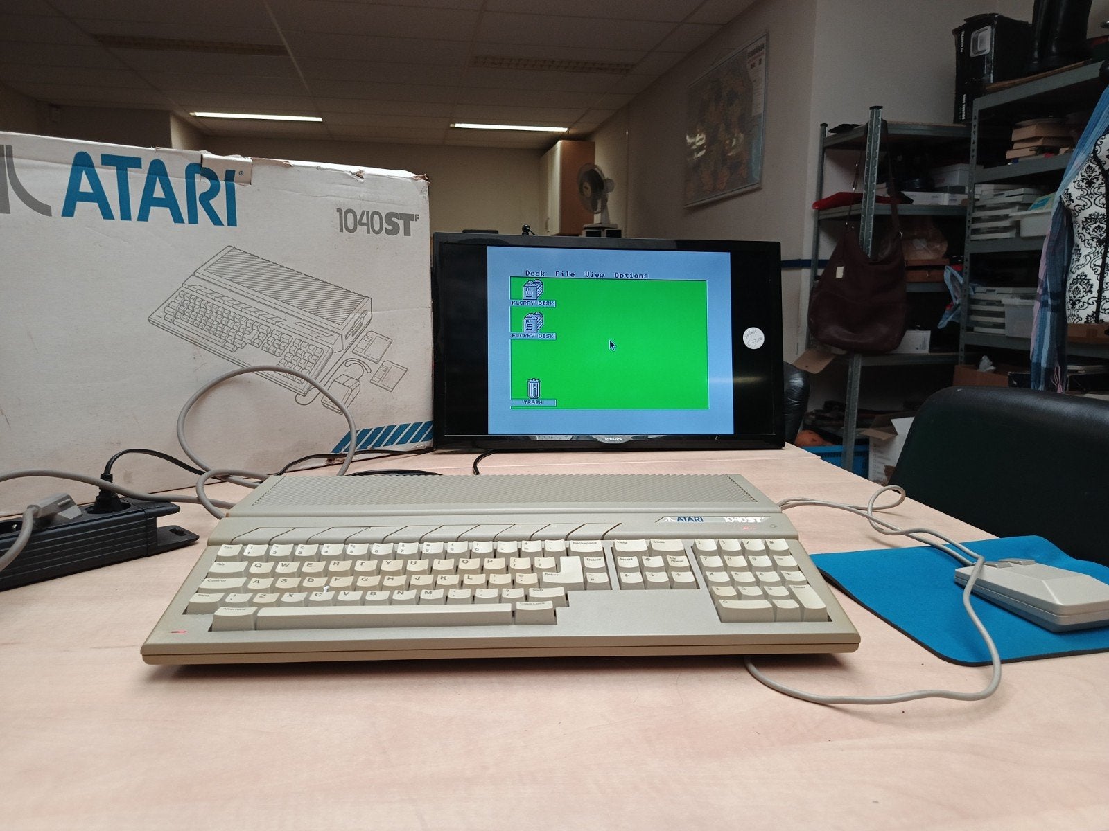 Atari 1040ST met originele doos en accessoires, Spelcomputers en Games, Ophalen of Verzenden, Zo goed als nieuw, Met 1 controller