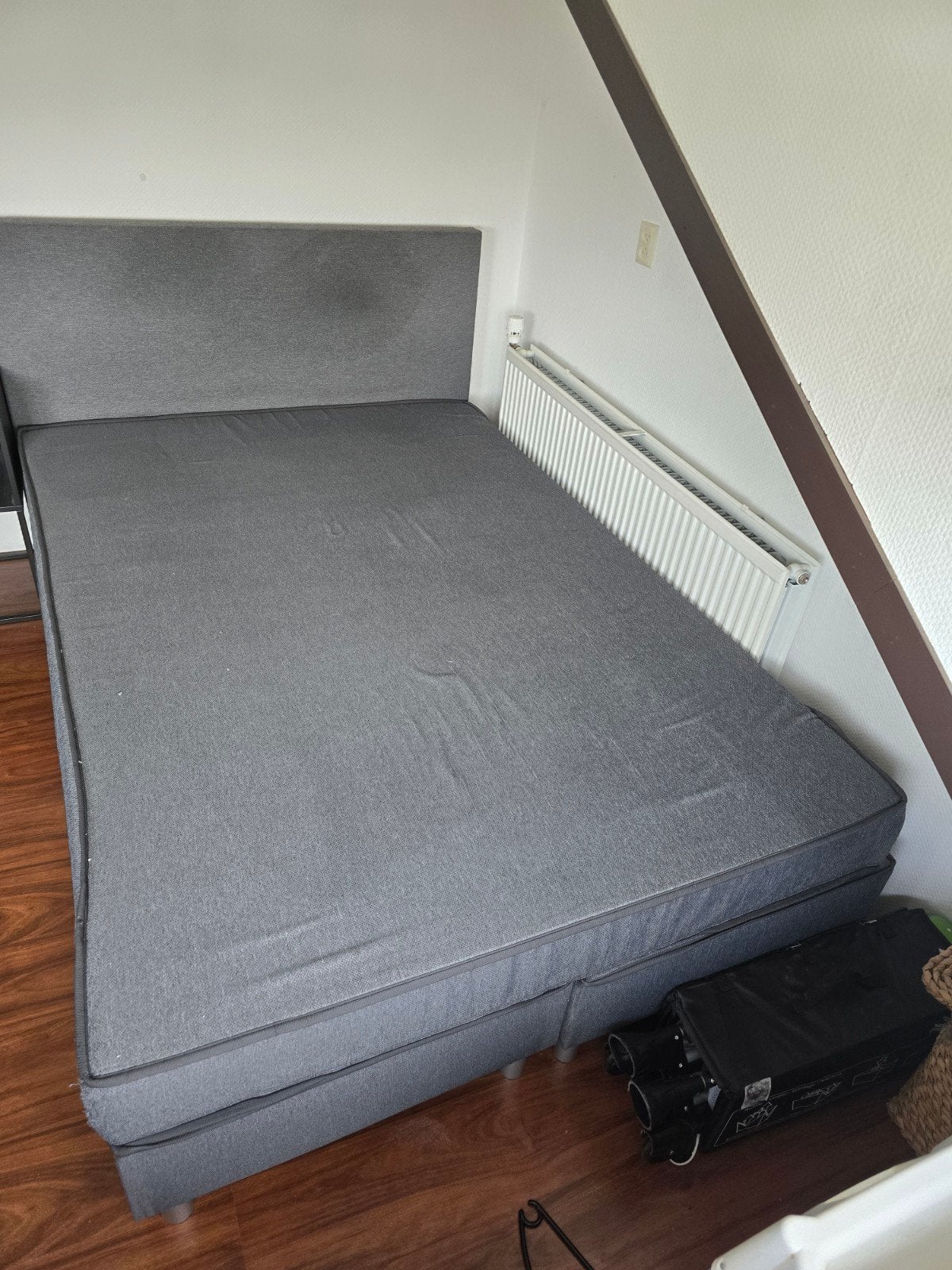 Comfortabel tweepersoonsbed met hoofdbord - 200x140x50 cm, Gebruikt, Eenpersoons, 200 cm, 140 cm