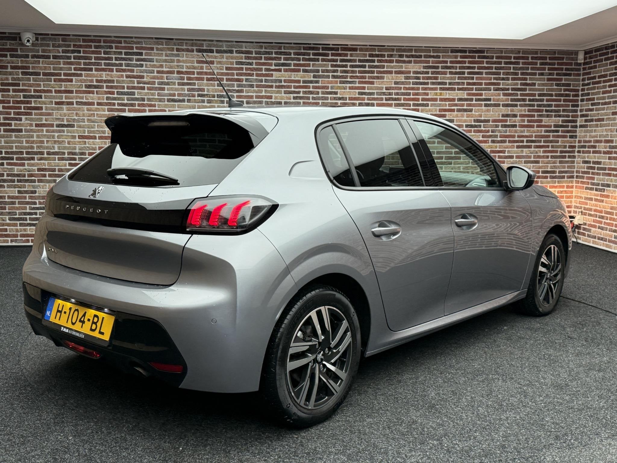 Peugeot 208 1.2 PureTech Allure Panorama Automaat Virtual Cr, Auto's, 101 pk, Gebruikt, Euro 6, Leder en Stof