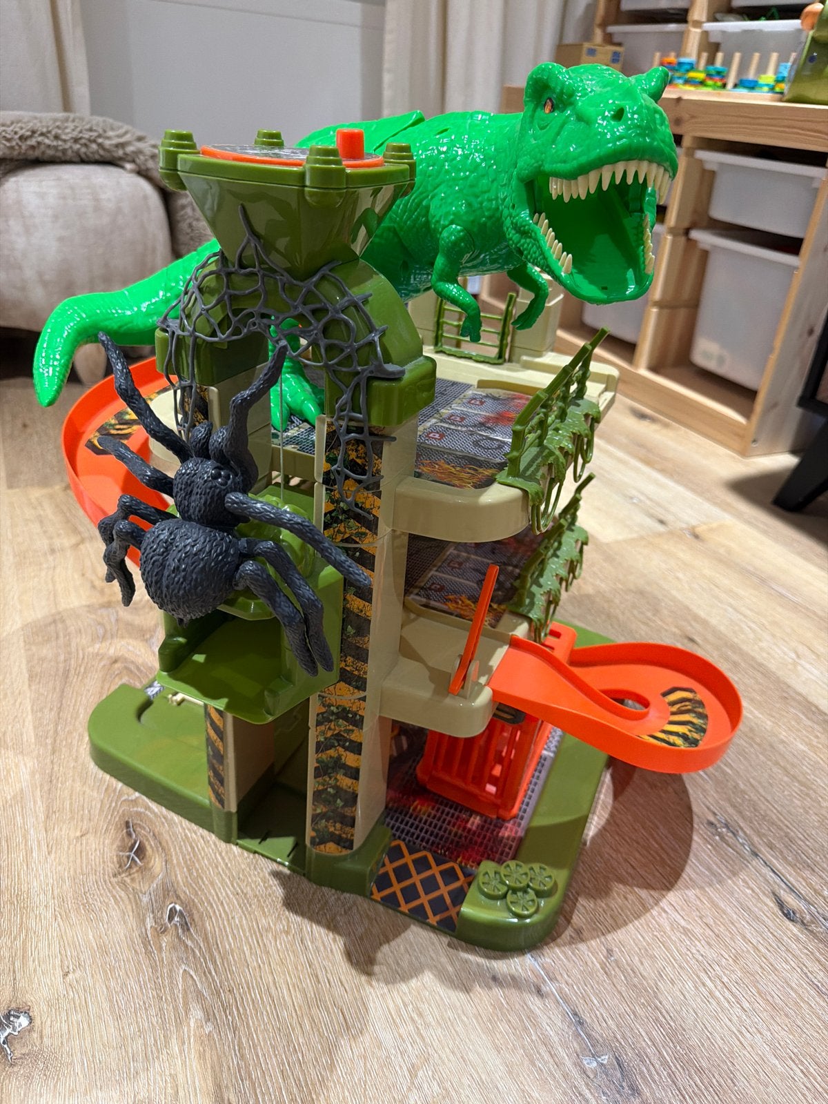 Hot Wheels T-Rex Garage met Dinosaurus en Spin, Ophalen, Gebruikt, Jongen of Meisje