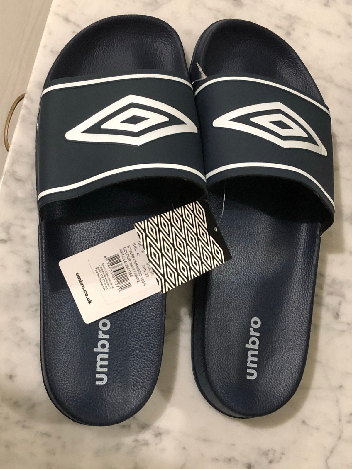 Umbro Balo II Slippers maat 44 Nieuw met label SPOTPRIJS, Slippers, Zwart, Nieuw, Ophalen of Verzenden