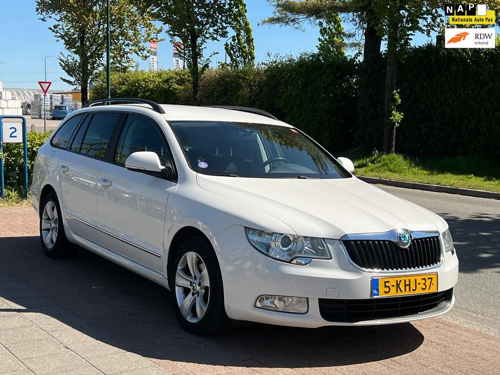 Skoda Superb Combi 1.4TSI Greentech Active * APK 14-05-2027!, Voorwielaandrijving, Euro 5, 125 pk, Gebruikt
