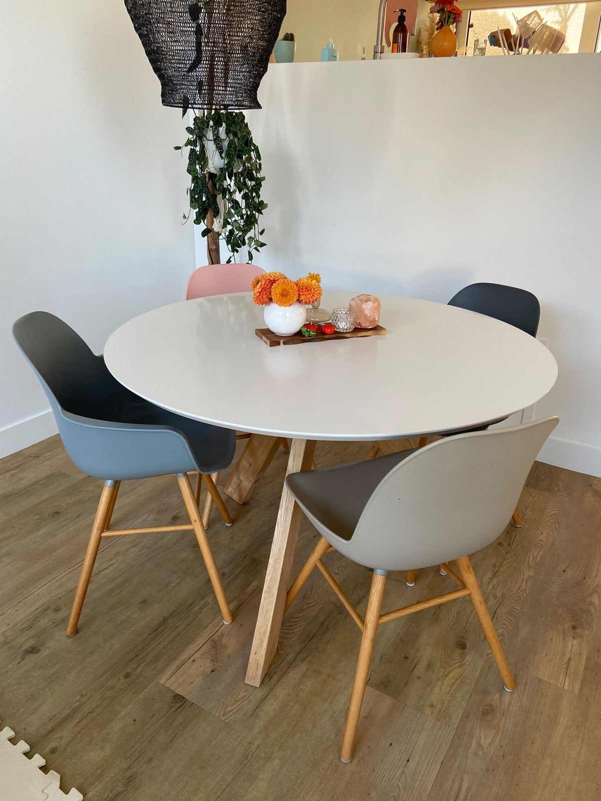 Zuiver stoelen - Eetkamer tafel rond complete set, Huis en Inrichting, Ophalen, Kunststof, Overige kleuren, Zo goed als nieuw