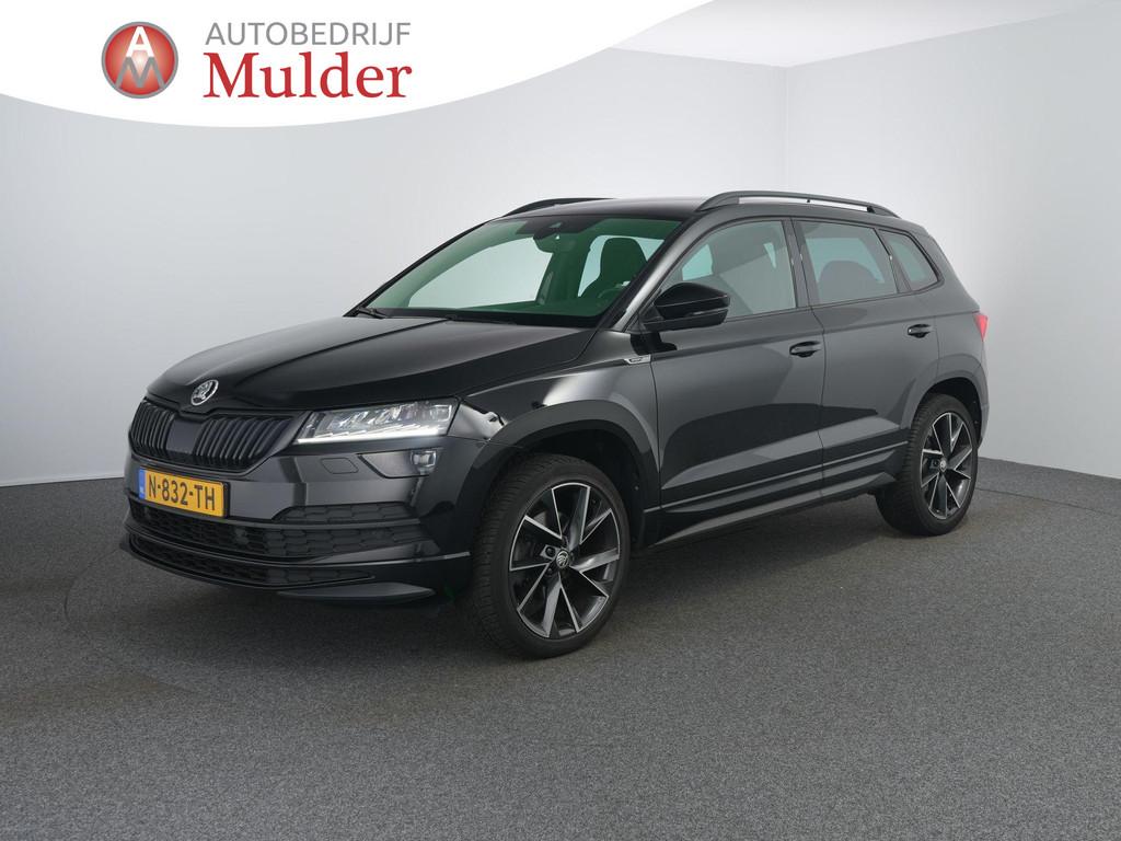Skoda Karoq 1.5 TSI ACT Sportline Business | Zwenkhaak | Win, Stof, 4 cilinders, Zwart, 19 km/l