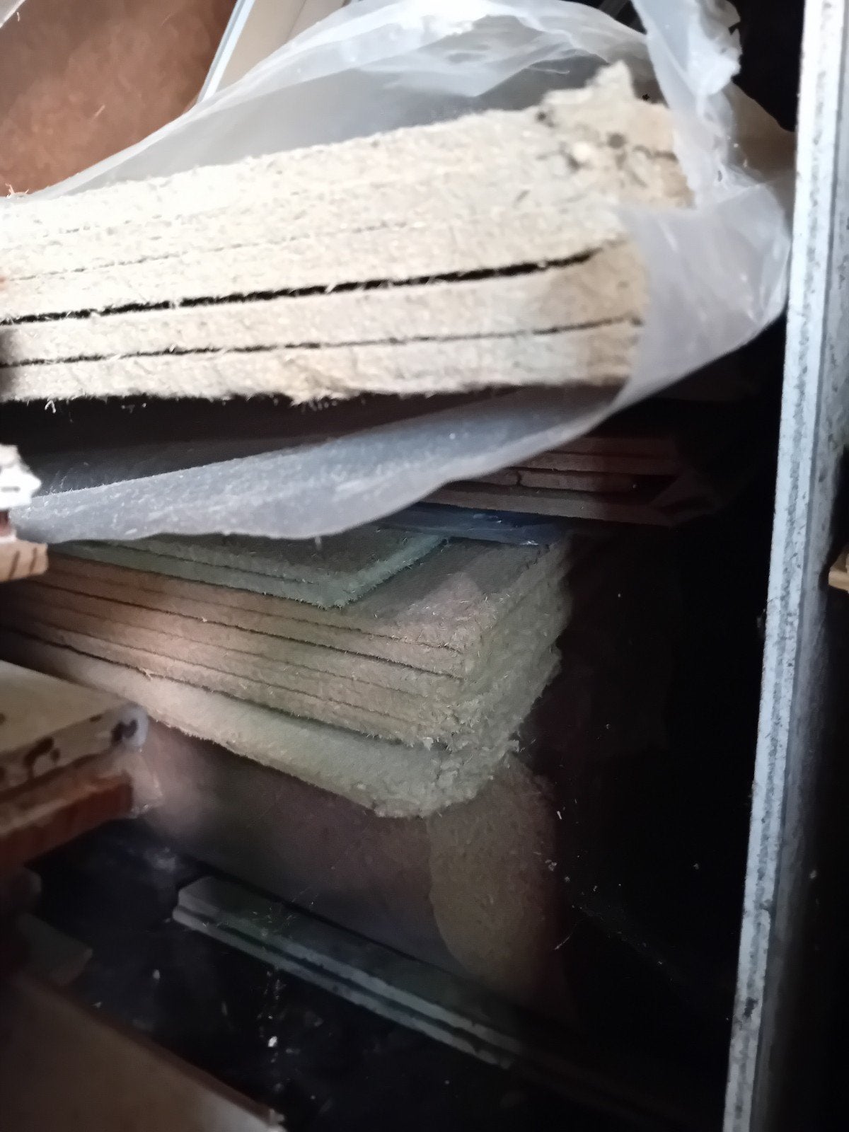 GRATIS: Groene en bruine ondervloerplaten (ca. 40 stuks), Ophalen, 50 tot 150 cm, 10 m² of meer, 10 tot 30 cm