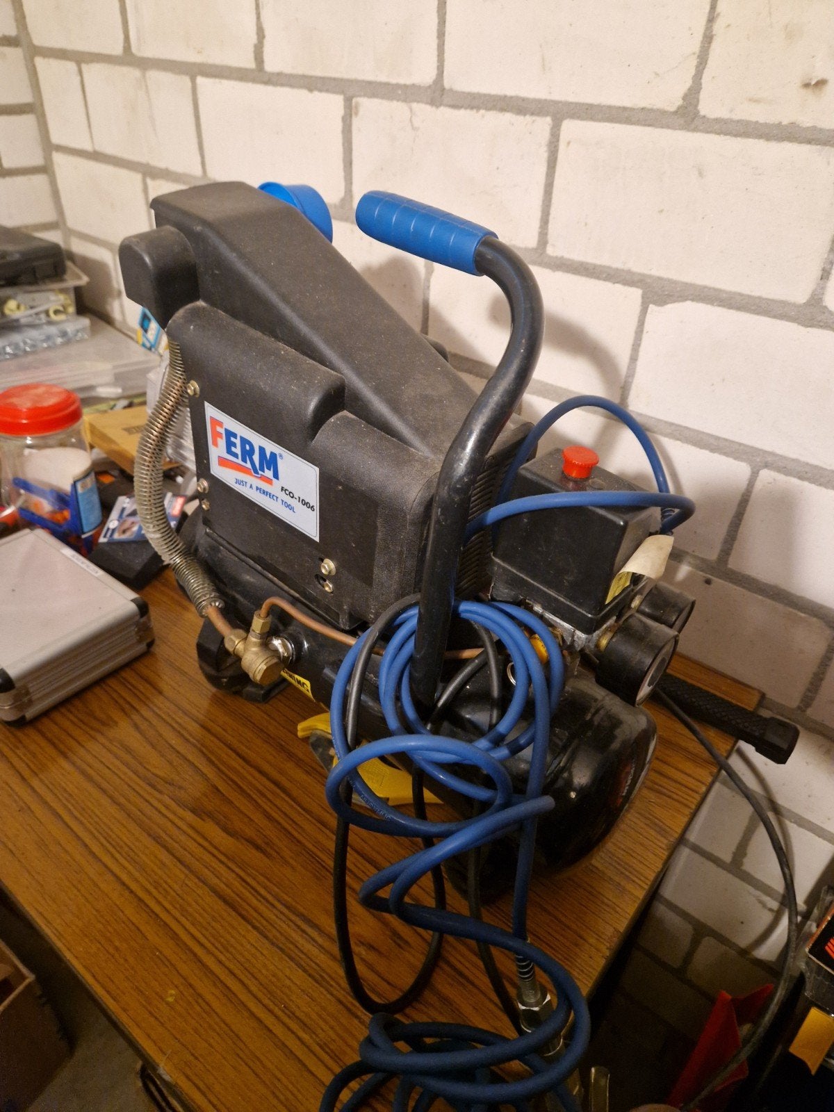 Ferm FCO-1006 compacte compressor, Doe-het-zelf en Verbouw, Gebruikt, 6 tot 10 bar, Ophalen of Verzenden, Minder dan 200 liter/min