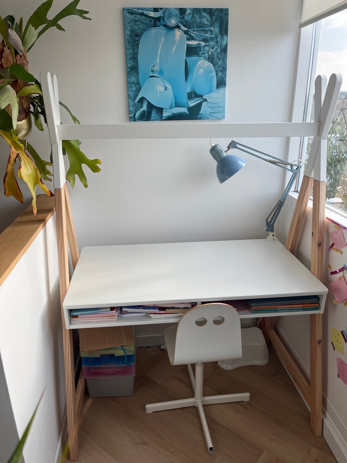 Mooi Vipack Kiddy Tipi kinderbureau, Ophalen, Zo goed als nieuw, Tafel(s)