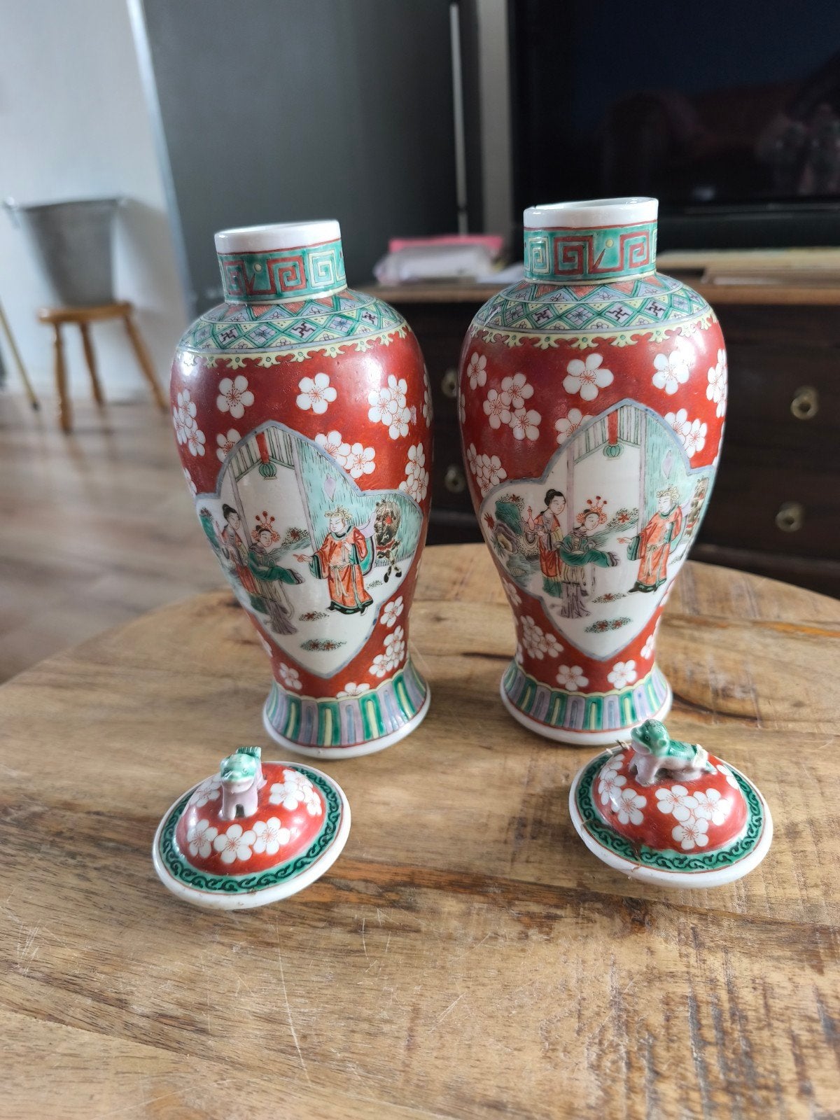 Twee antieke 19e eeuwse Chinese Famille Verte vazen, Ophalen of Verzenden
