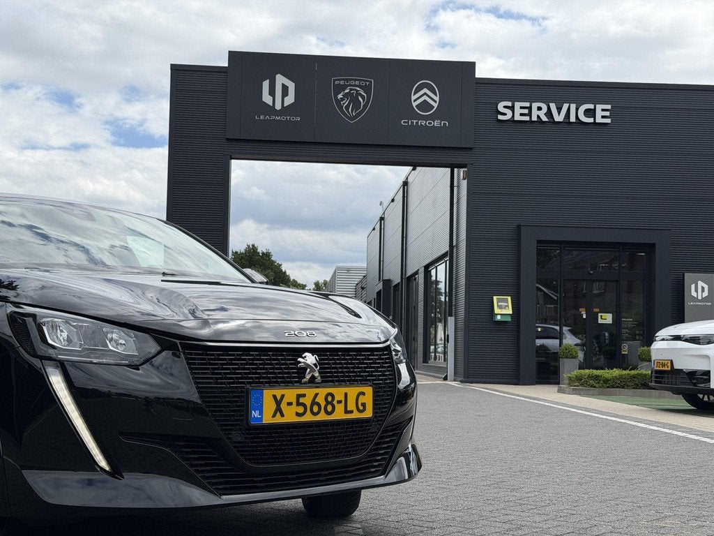 Peugeot e-208 Allure 50 kWh 136PK Automaat Parkeersensoren A, Auto's, 12 maanden, 136 pk, Gebruikt, Leder en Stof
