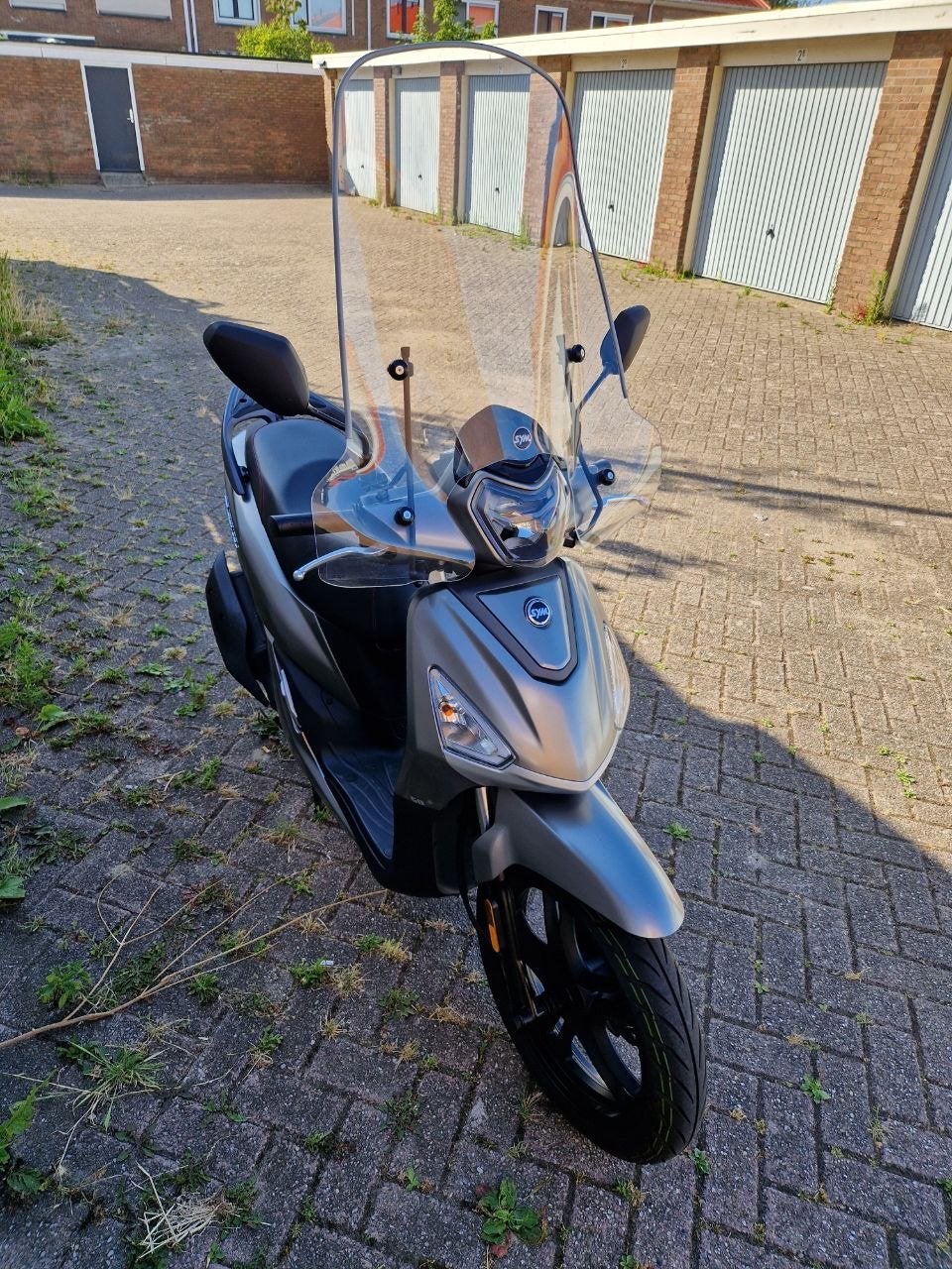Zo goed als nieuwe Sym Symphony snor 25kmh, Fietsen en Brommers, Ophalen, Zo goed als nieuw, Benzine, Overige modellen