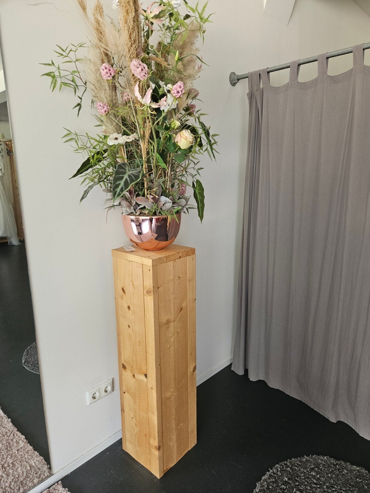 Complete winkelinterieur met steigerhout en zijden bloemen, Ophalen