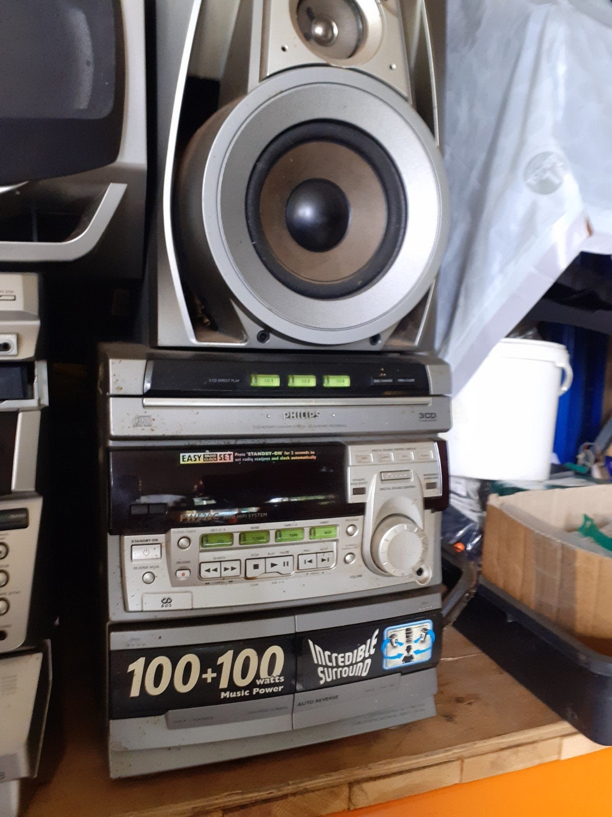 twee stereo torens met luidsprekers, Ophalen