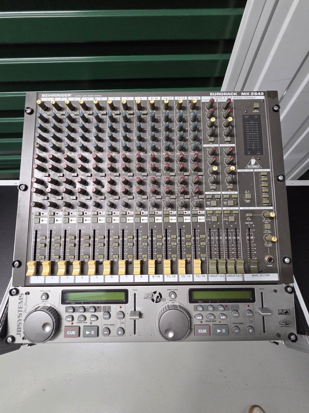 Behringer Eurorack MX 2642 Mengpaneel - 26 Input Mixer, Muziek en Instrumenten, Ophalen, Gebruikt, 20 kanalen of meer, Microfooningang