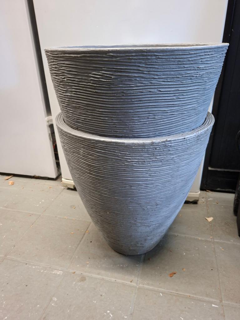 2 lichtgrijze potten, Ophalen, Kunststof, 40 cm of meer, Rond