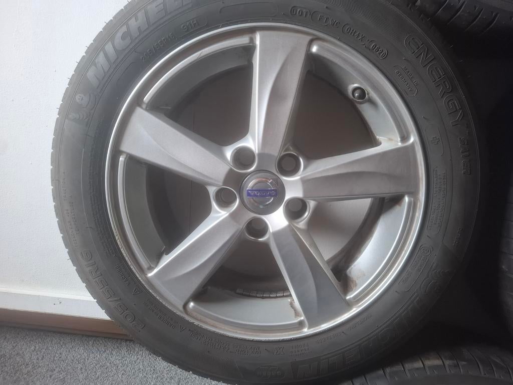 Velgen met zomerbanden voor Volvo V40 (2014), Gebruikt, 16 inch, Banden en Velgen, Personenwagen