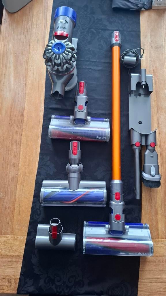 Dyson v8 met accessoires, Witgoed en Apparatuur, Stofzuigers, Ophalen