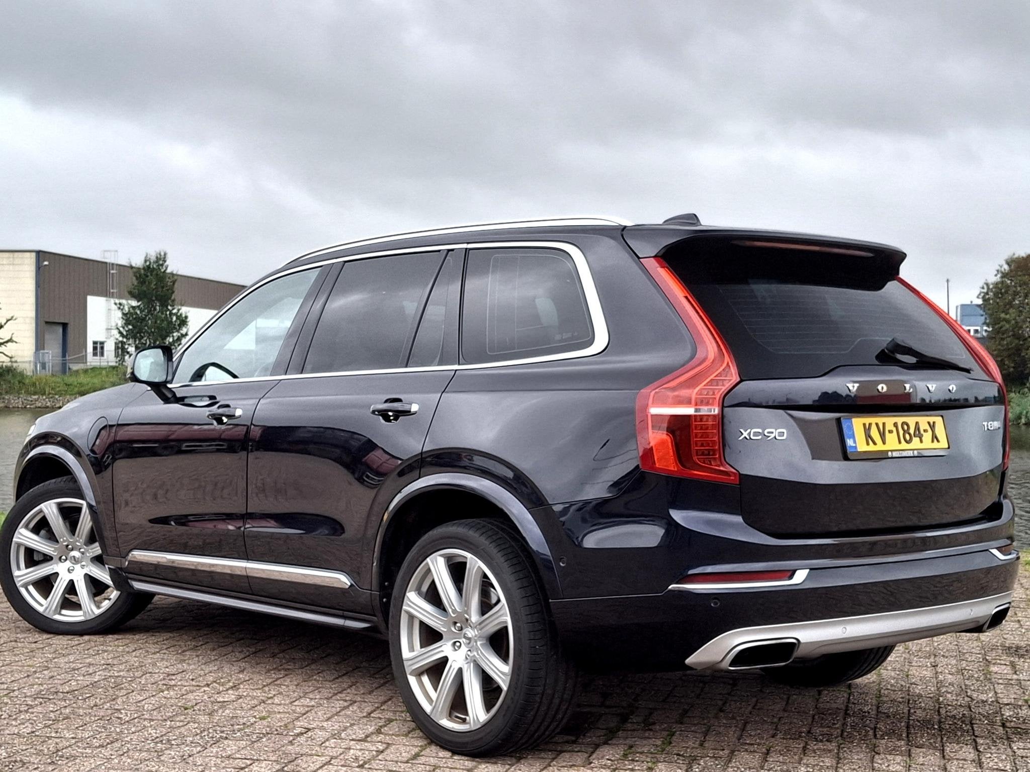 Volvo XC90 2.0 T8 Twin Engine AWD Inscription | PANO | 7P |, Gebruikt, 4 cilinders, 1969 cc, 7 stoelen