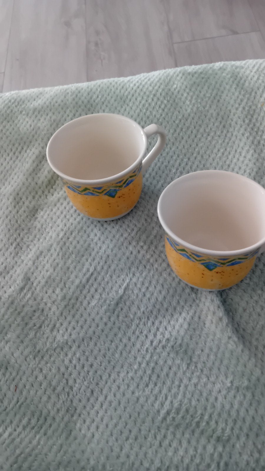 set servies  Churchill , geel met blauw patro, Ophalen, Zo goed als nieuw, Aardewerk