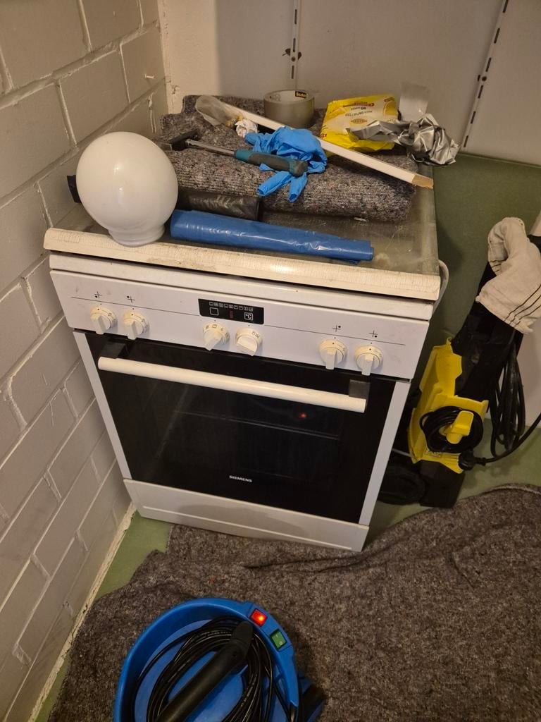 Siemens gasfornuis met oven, Witgoed en Apparatuur, Fornuizen, Gebruikt, 60 cm of meer, Gas, Vrijstaand