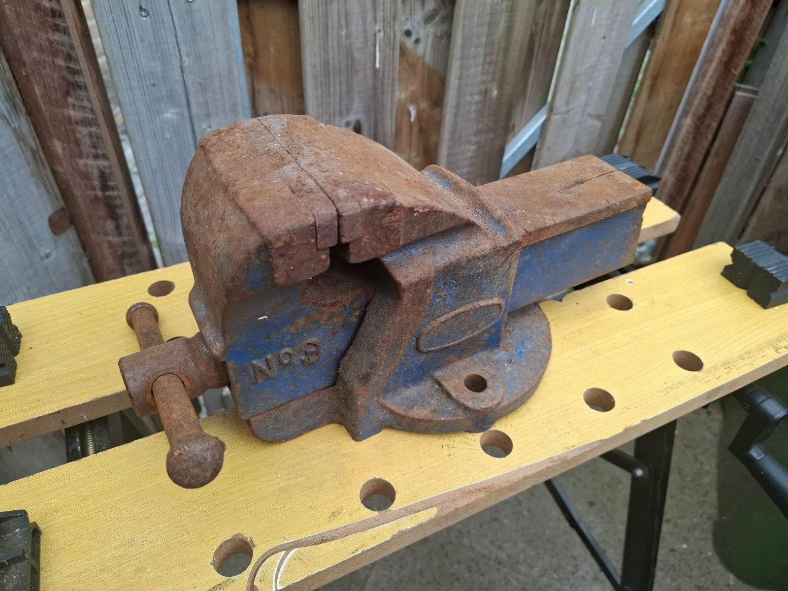 Bankschroef - Mechaniek werkt, barst in metaal, Ophalen, Gebruikt, Bankschroef